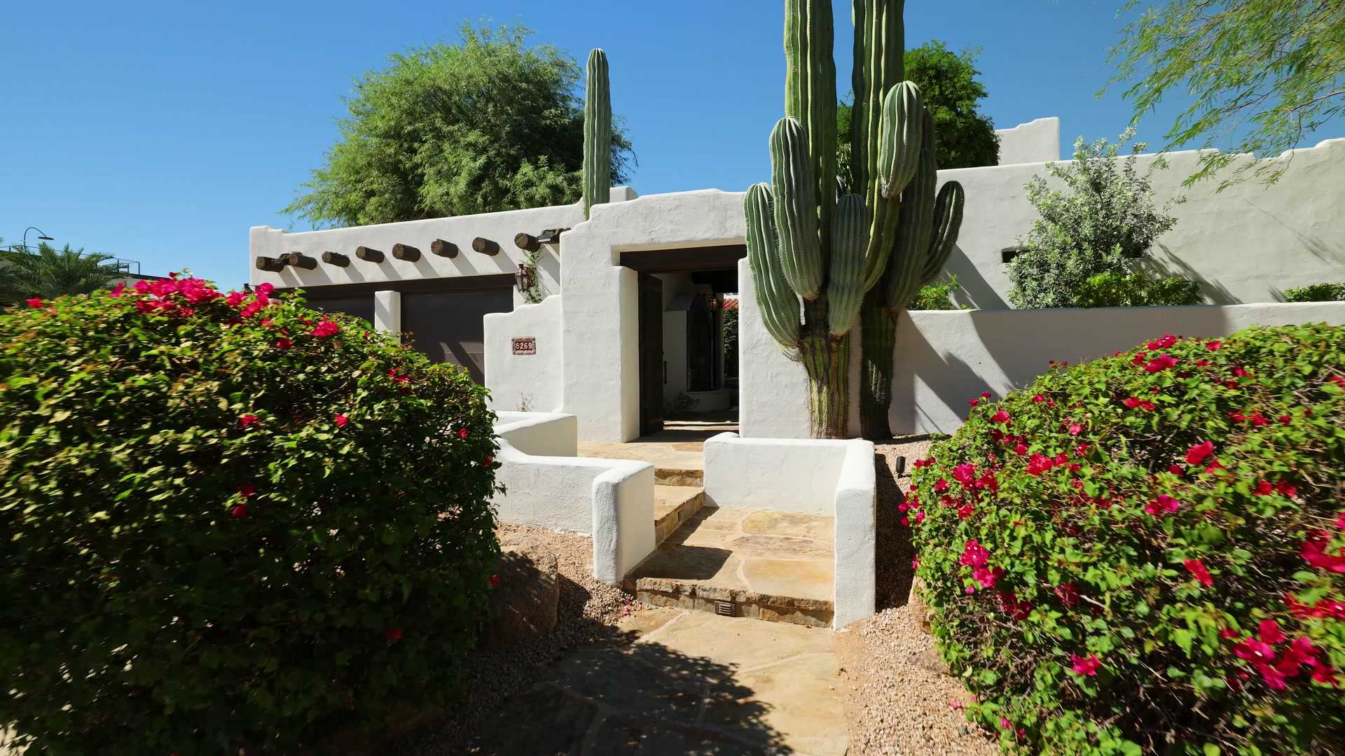 8269 E Del Cadena Dr, Scottsdale
